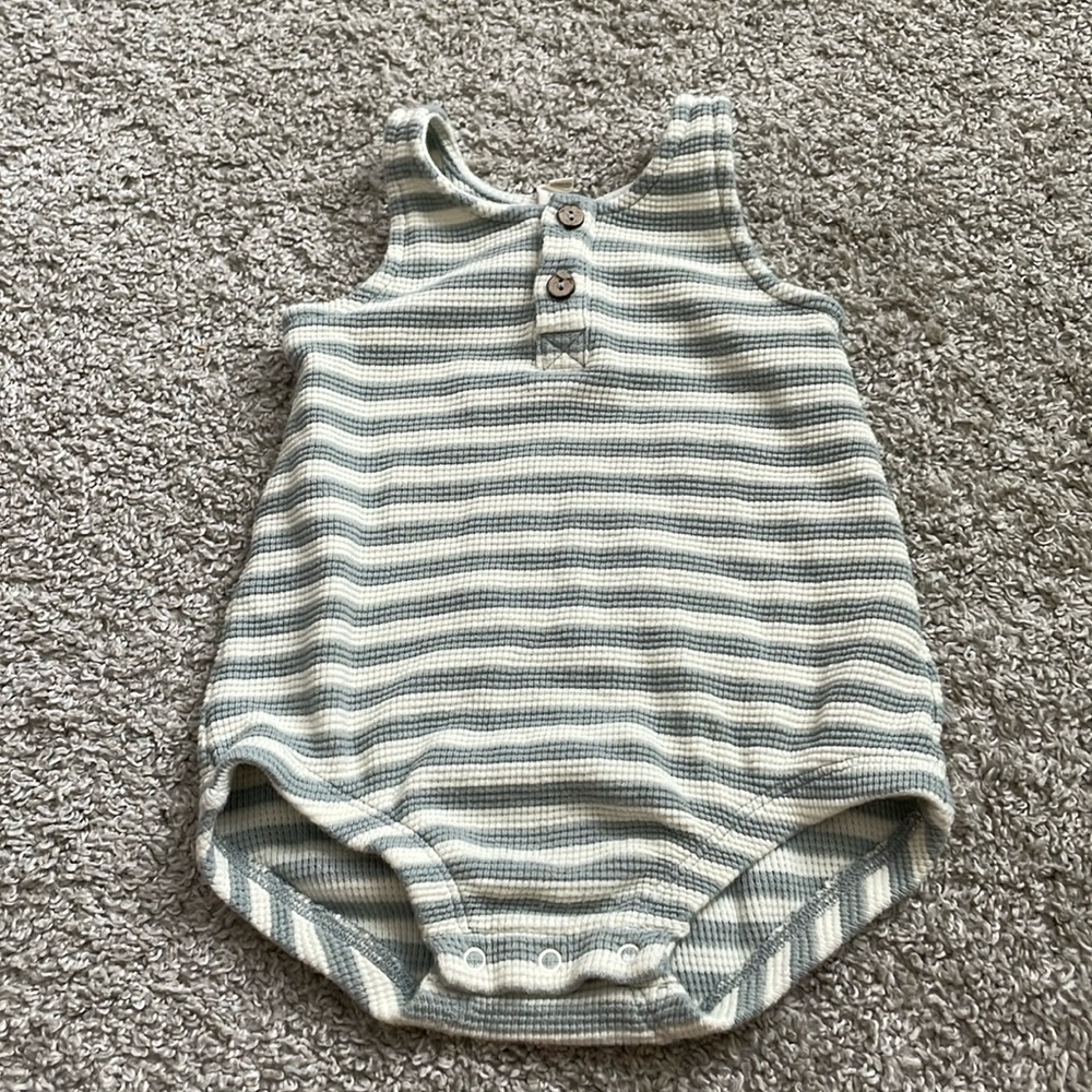Quincy Mae 12-18m bubble EUC